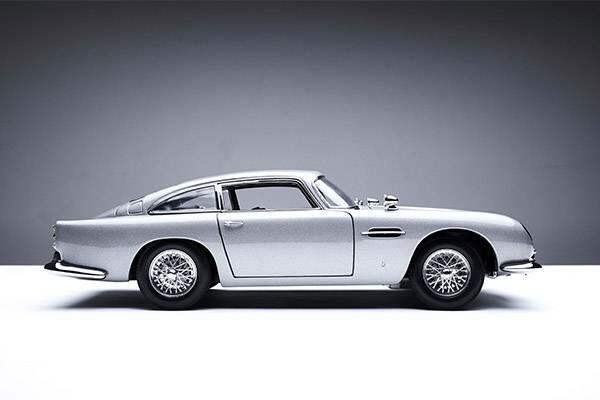 aston martin db5