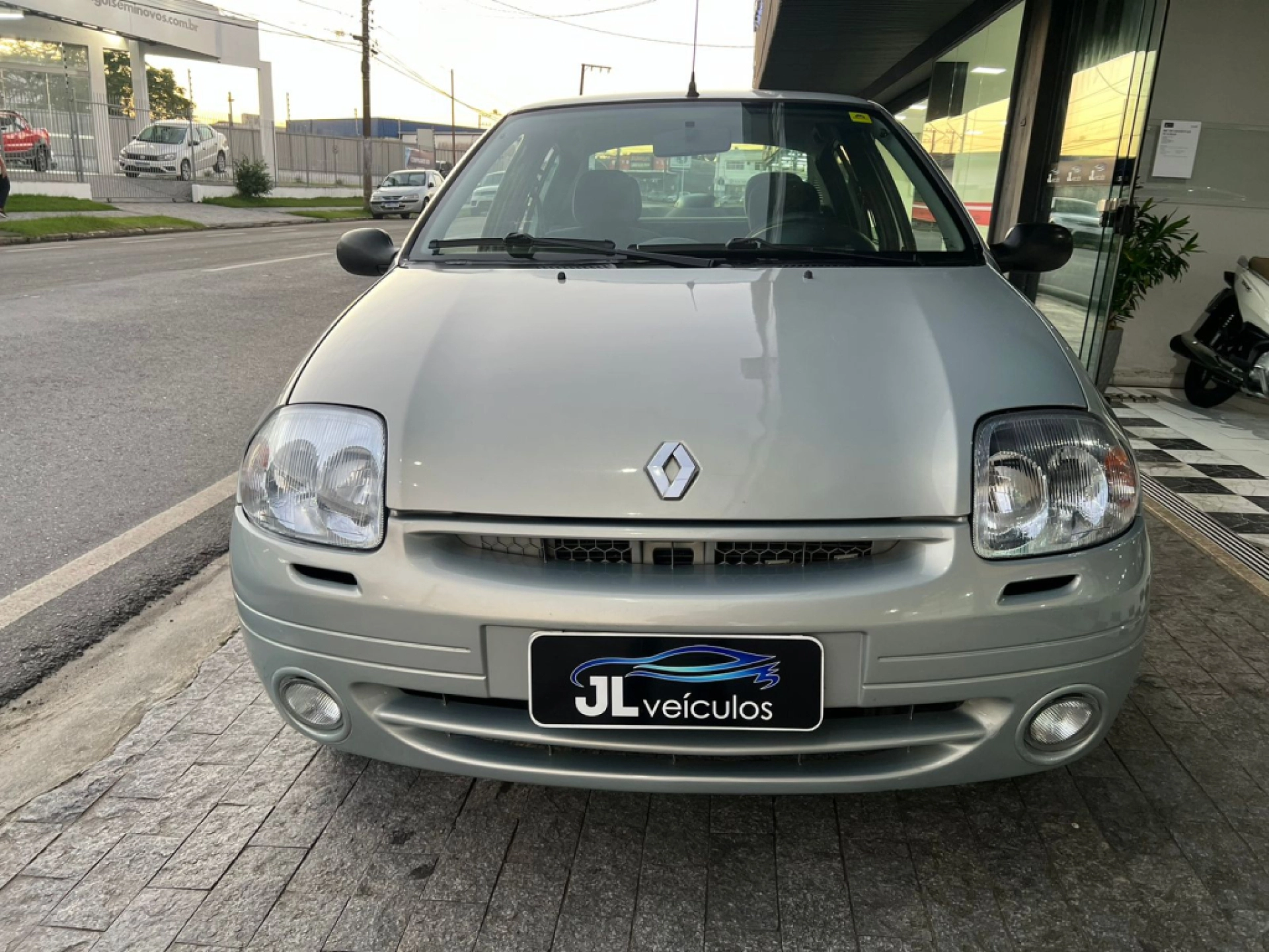 Renault Clio Sedan 1.0 2003